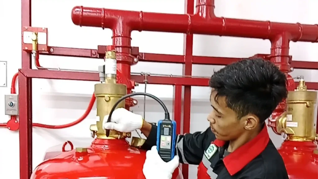 Pengecekan kebocoran tabung FM200 HFC’s Gas Leak Detector