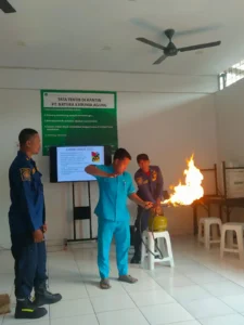 Giat Sosialisasi Demo Tata Cara Penggunaan APAR dan Pencegahan Kebakaran di PT Natura Karunia Agung