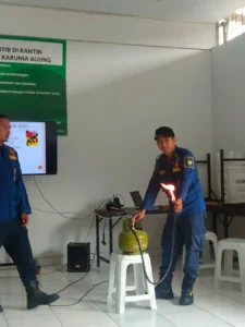 Giat Sosialisasi Demo Tata Cara Penggunaan APAR dan Pencegahan Kebakaran di PT Natura Karunia Agung