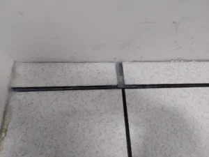 contoh celah bukaan raised floor penetrasi door fan test