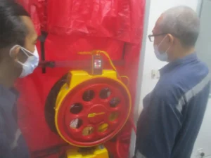 Pengujian Door Fan Test (Room Integrity Testing / Blower Door) di ruang Server PT Softex Indonesia yang berlokasi di Sidoarjo, Jawa Timur.