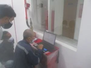Pengujian Door Fan Test (Room Integrity Testing / Blower Door) di ruang Server PT Softex Indonesia yang berlokasi di Sidoarjo, Jawa Timur.