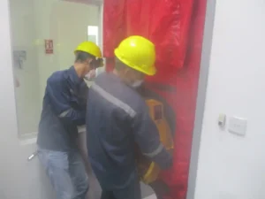 Pengujian Door Fan Test (Room Integrity Testing / Blower Door) di ruang Server PT Softex Indonesia yang berlokasi di Sidoarjo, Jawa Timur.