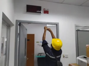 Pengujian Door Fan Test (Room Integrity Testing / Blower Door) di ruang Server PT Softex Indonesia yang berlokasi di Sidoarjo, Jawa Timur.