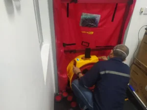 Pengujian Door Fan Test (Room Integrity Testing / Blower Door) di ruang Server PT Softex Indonesia yang berlokasi di Sidoarjo, Jawa Timur.