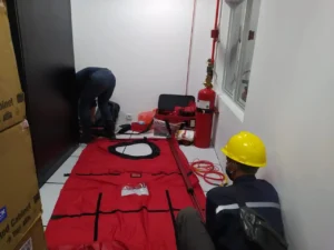 Pengujian Door Fan Test (Room Integrity Testing / Blower Door) di ruang Server PT Softex Indonesia yang berlokasi di Sidoarjo, Jawa Timur.