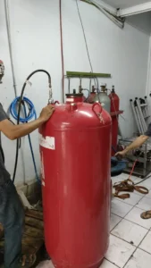 tabung FM200 milik Holcim siap untuk dilakukan hydrotest