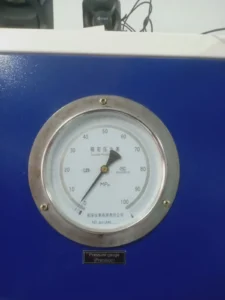 posisi jarum pressure gauge pada saat melakukan hydrotest tabung FM200 milik Holcim