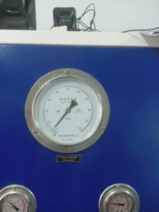posisi jarum pressure gauge pada saat melakukan hydrotest tabung FM200 milik Holcim